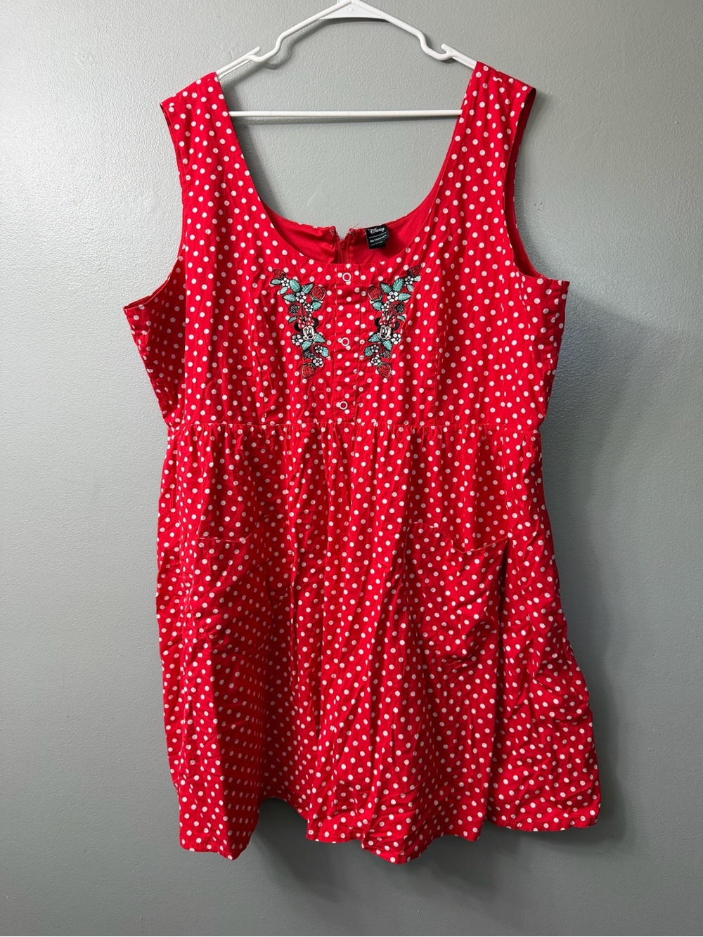 Her Universe Disney Minnie Mouse polka dot babydoll heart-shaped pockets. 5x